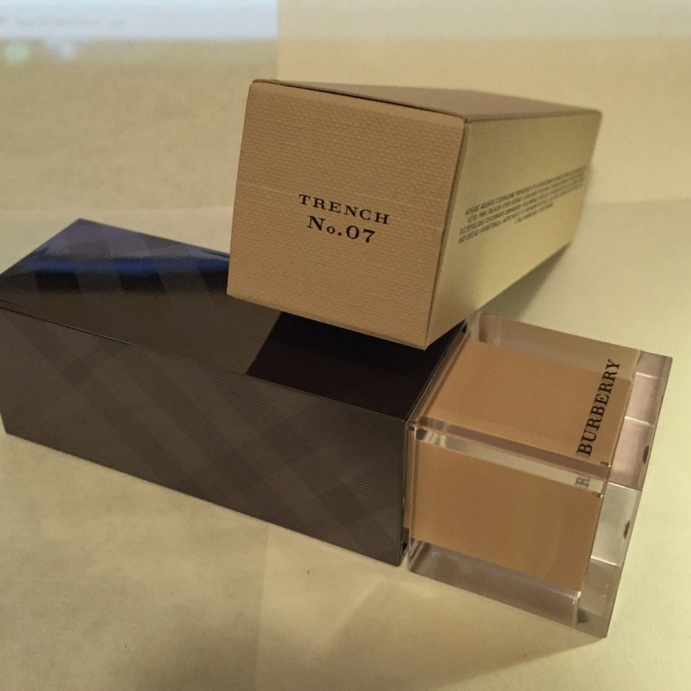 Burberry-Sheer-Luminous-Fluid-Foundation-Trench07